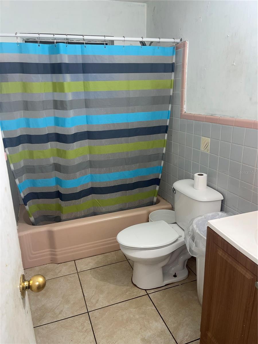 Image 17 of 20 For 2561 Parkway Street