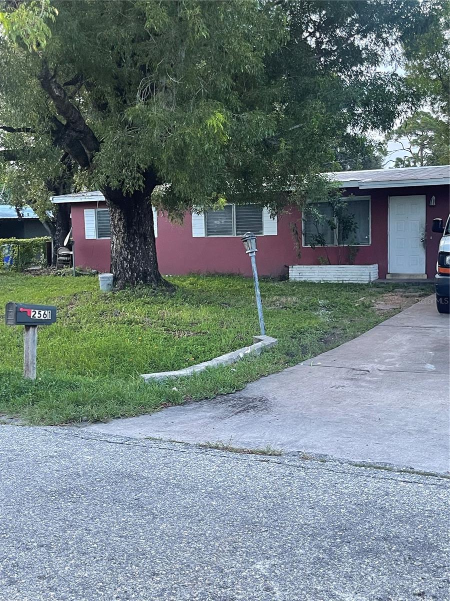 Image 3 of 20 For 2561 Parkway Street