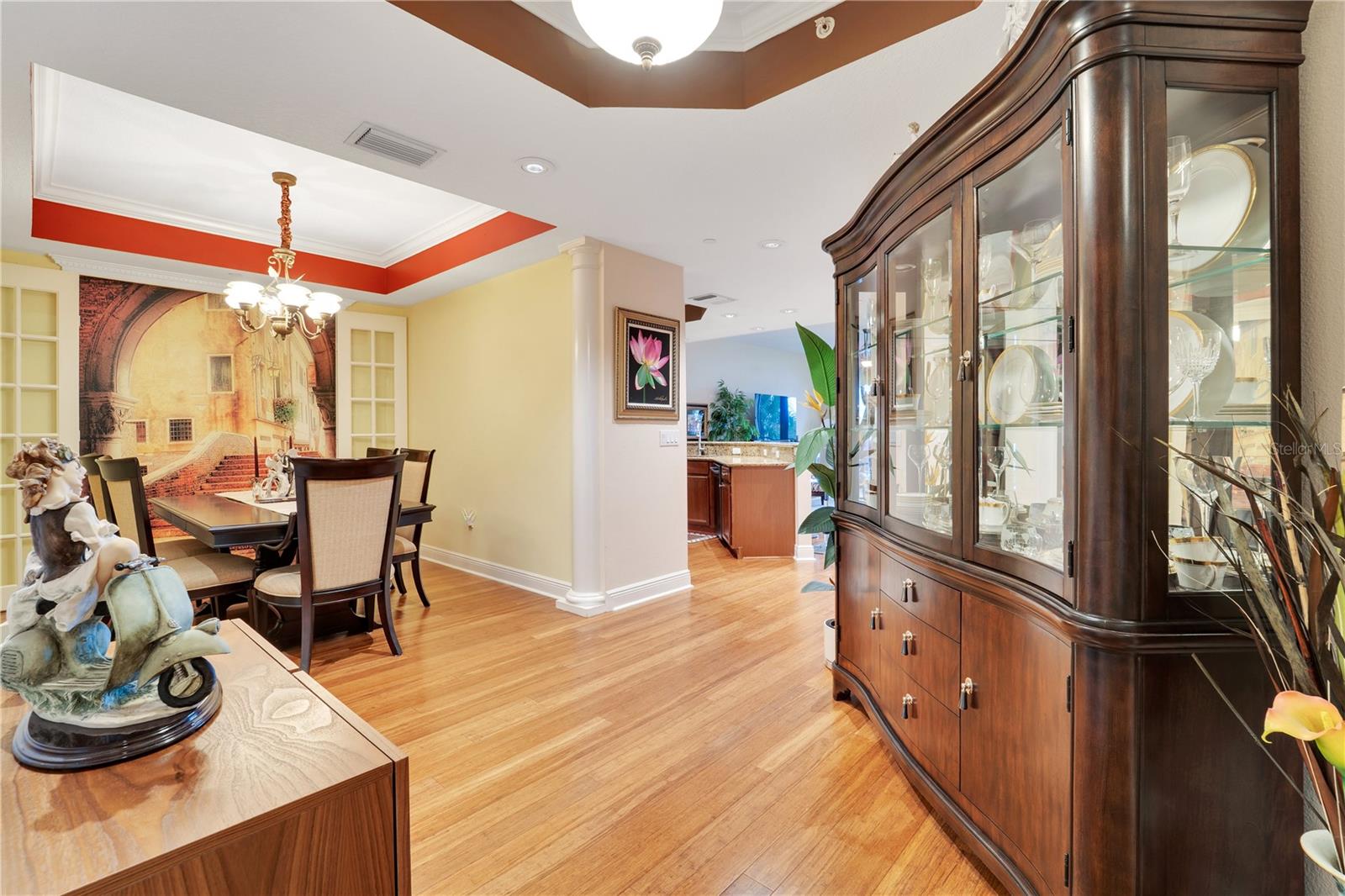 Image 11 of 45 For 6350 Watercrest Way 203
