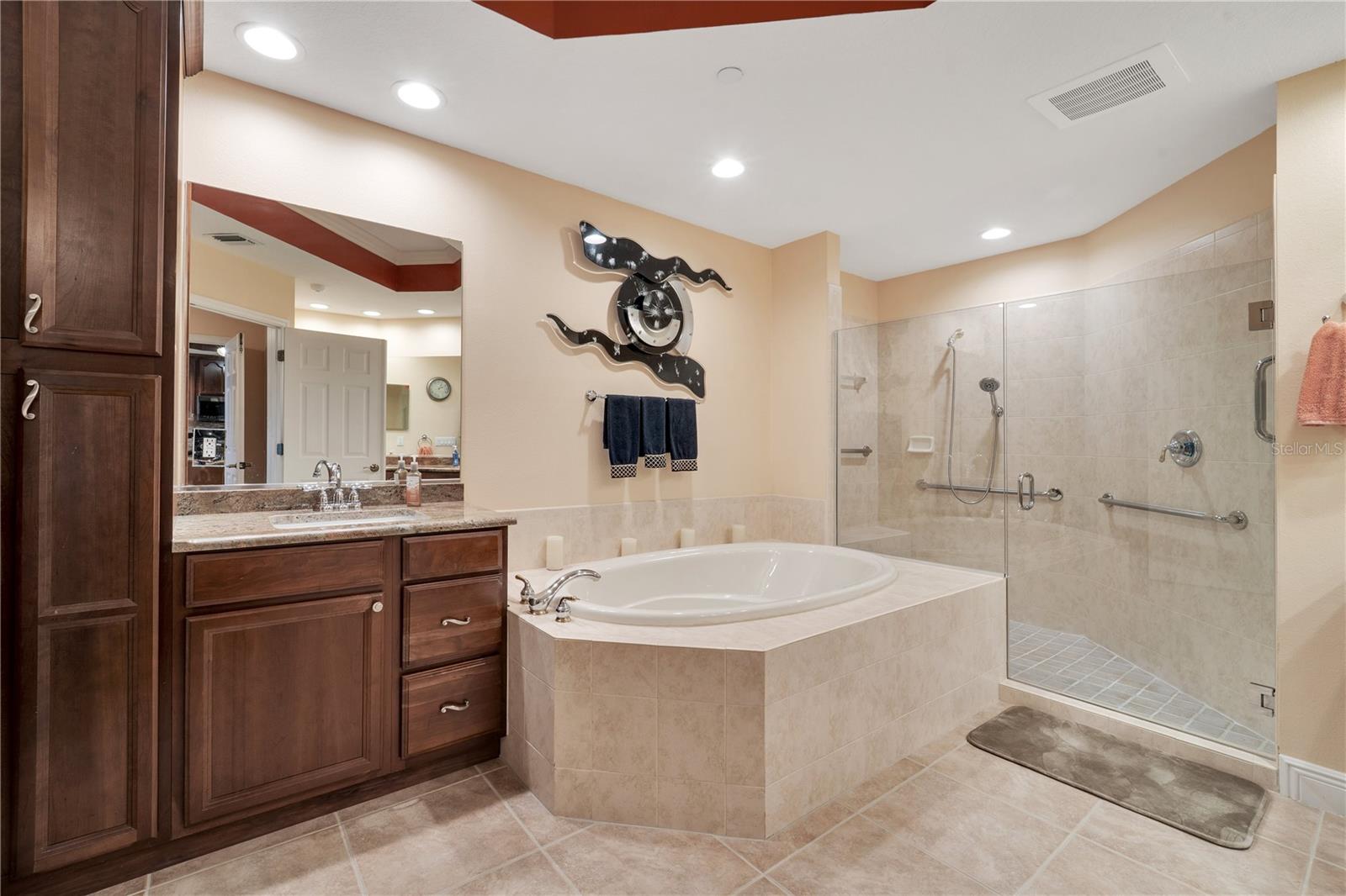 Image 17 of 45 For 6350 Watercrest Way 203