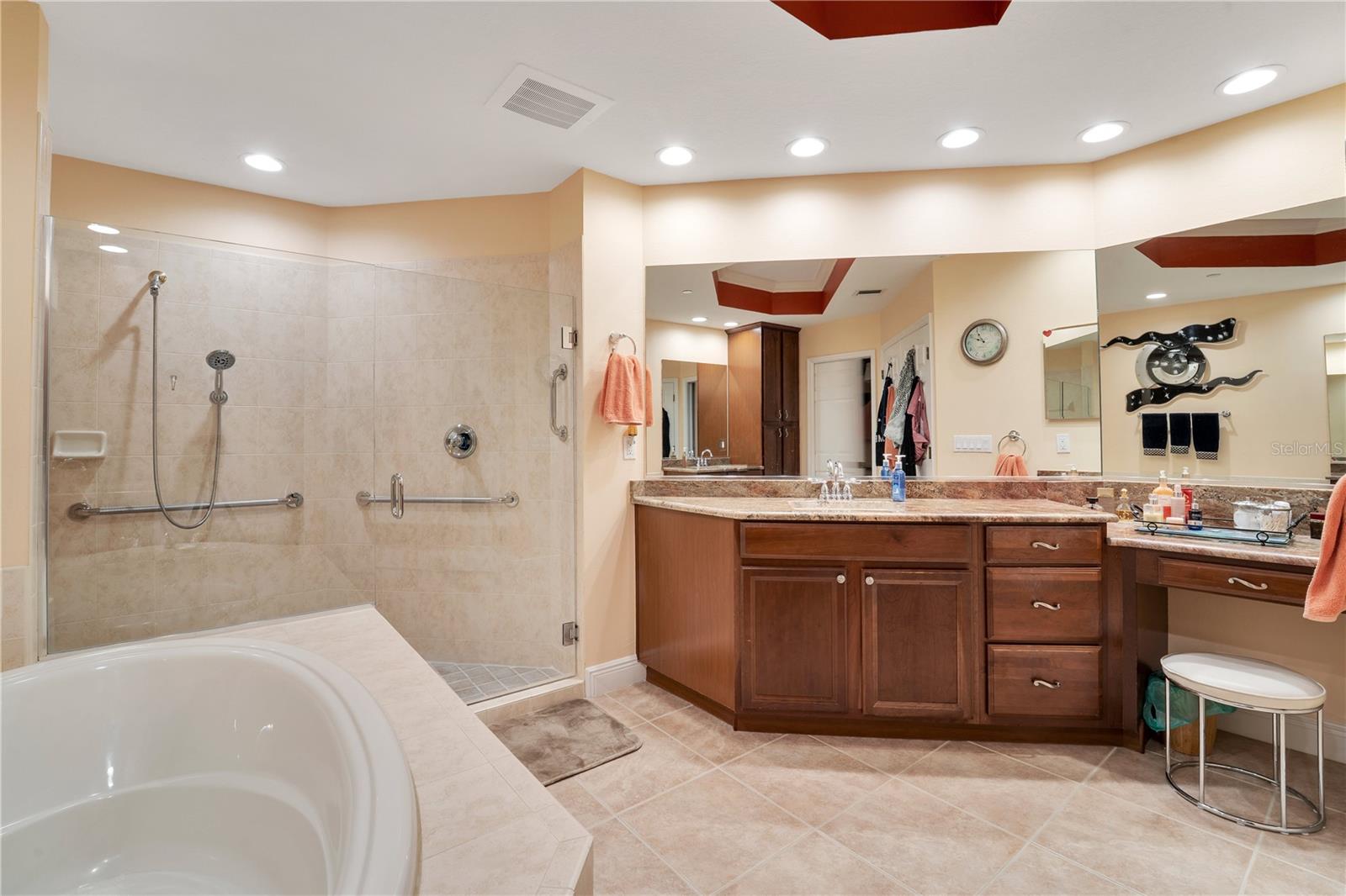 Image 18 of 45 For 6350 Watercrest Way 203