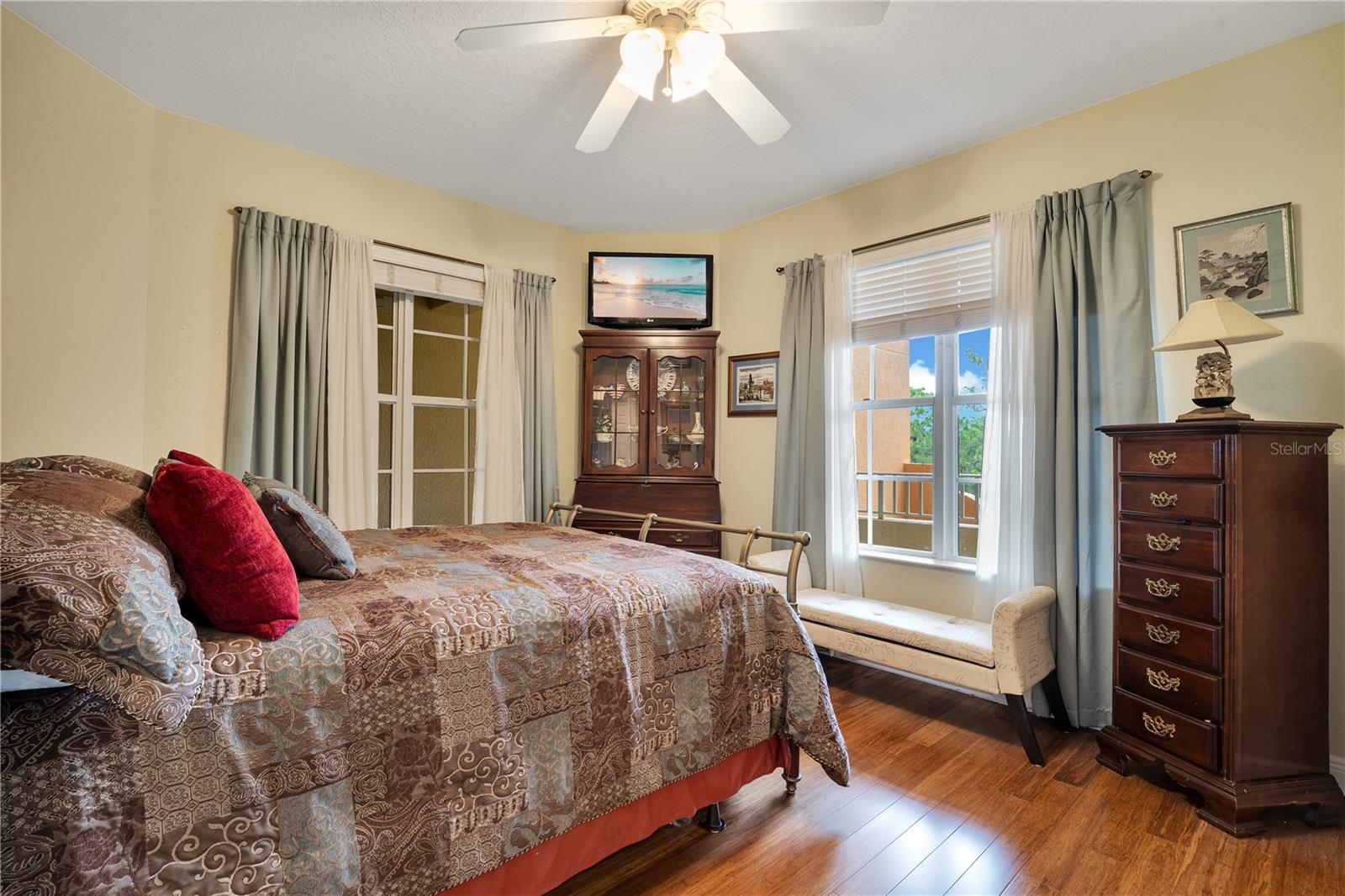 Image 21 of 45 For 6350 Watercrest Way 203