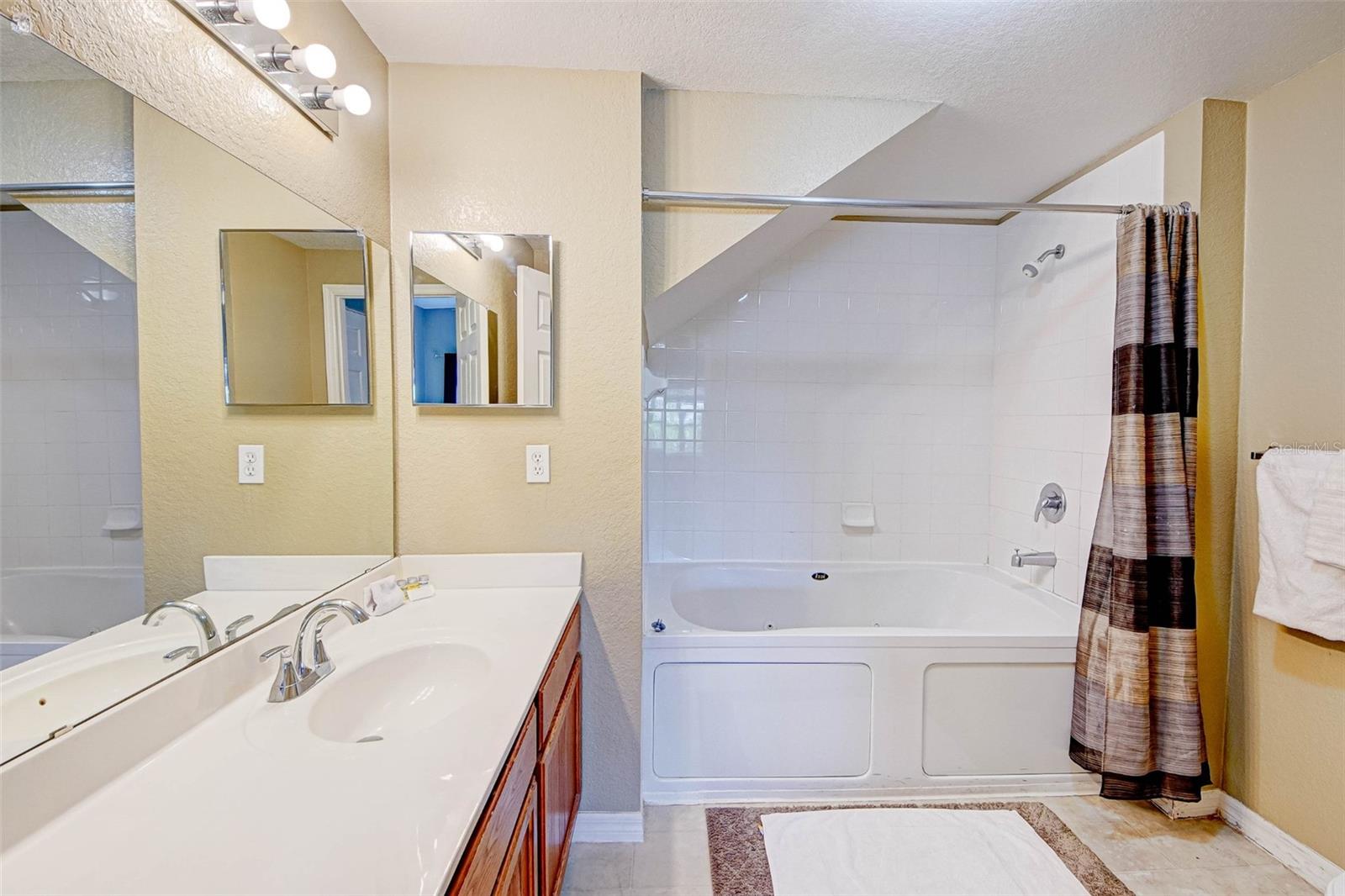 Image 11 of 26 For 2610 Lodi Circle 107