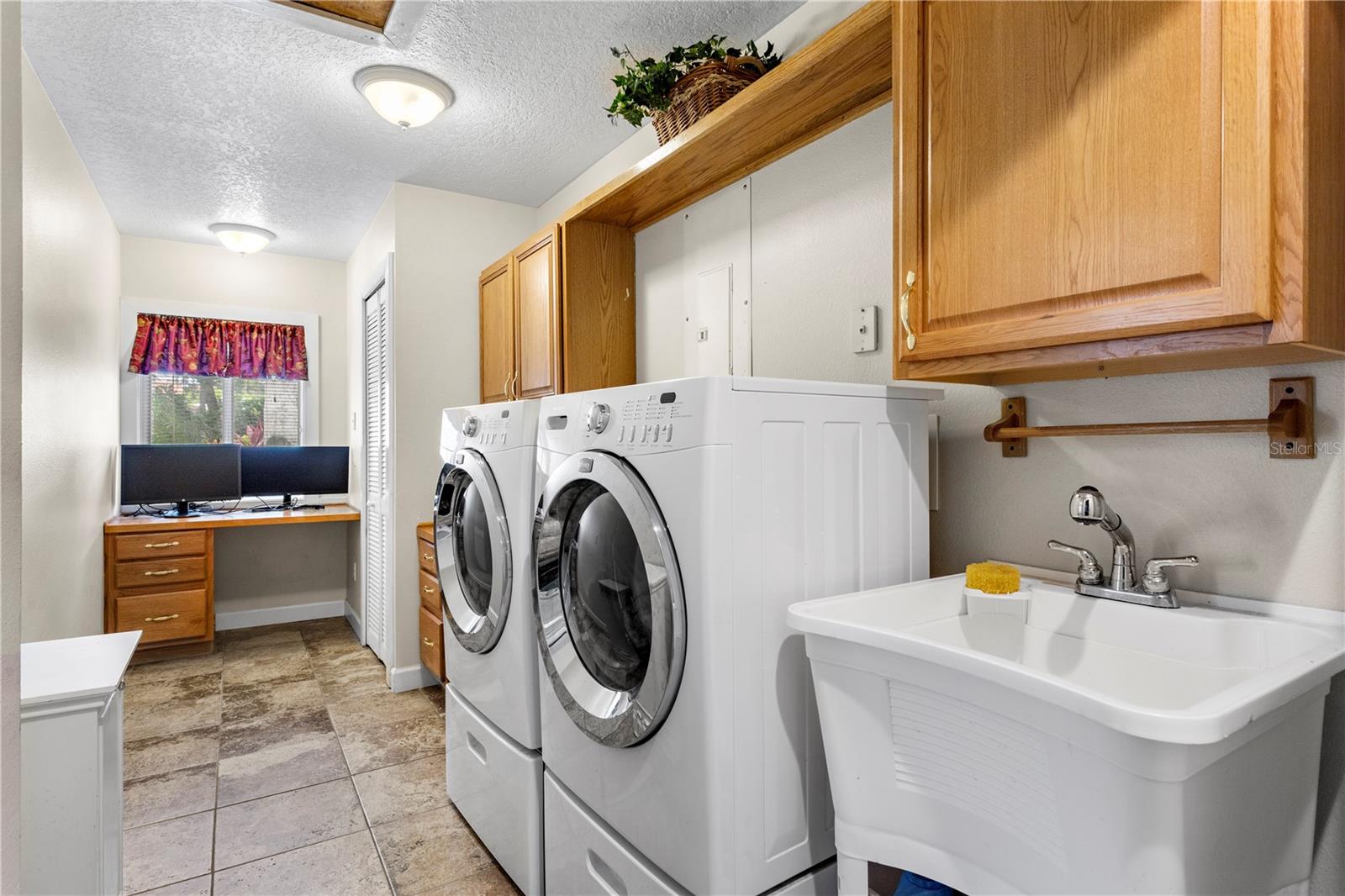 Image 36 of 47 For 4574 Sailbreeze Court