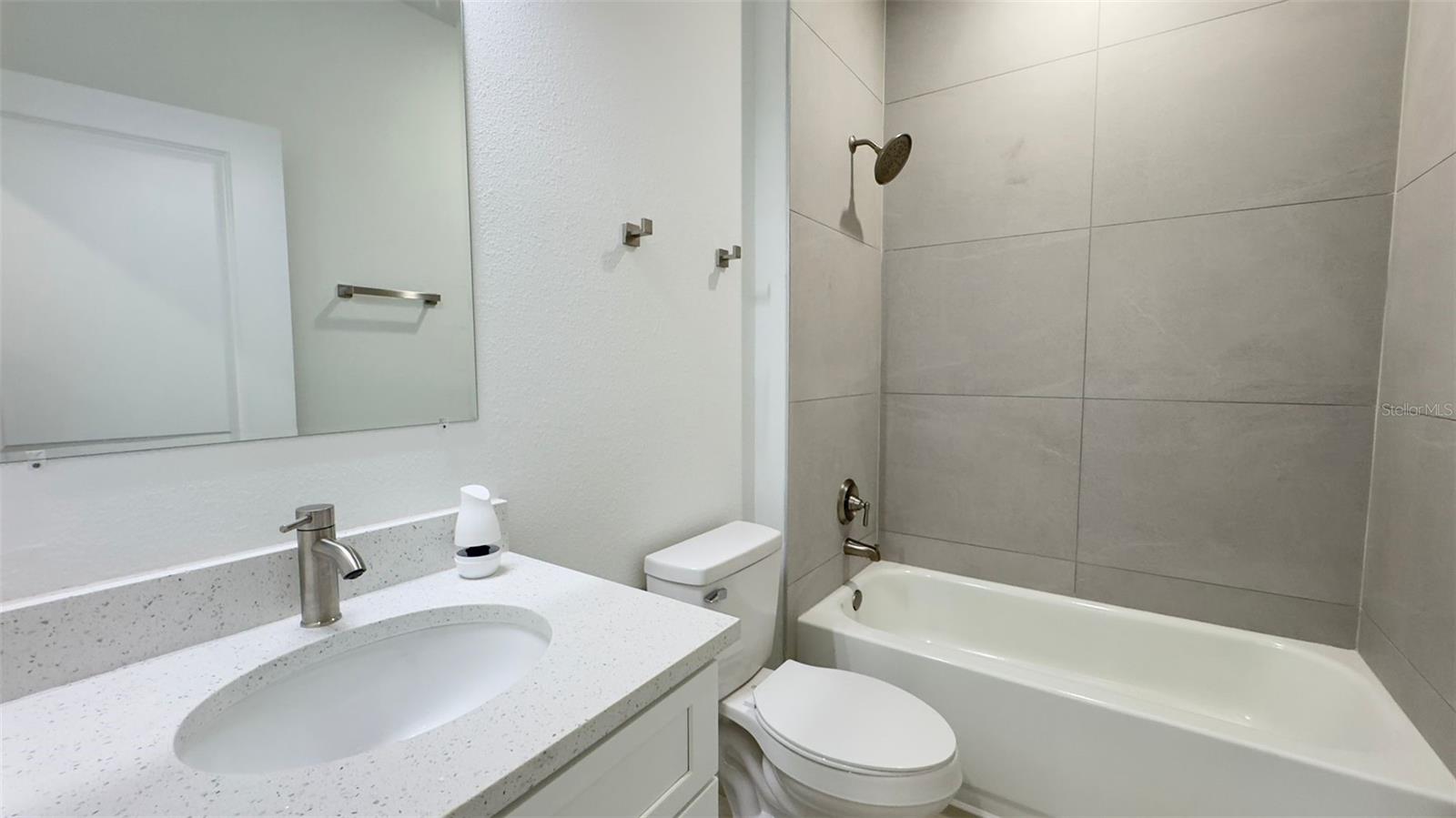 Listing photo id 8 for 5902 Darlington Drive