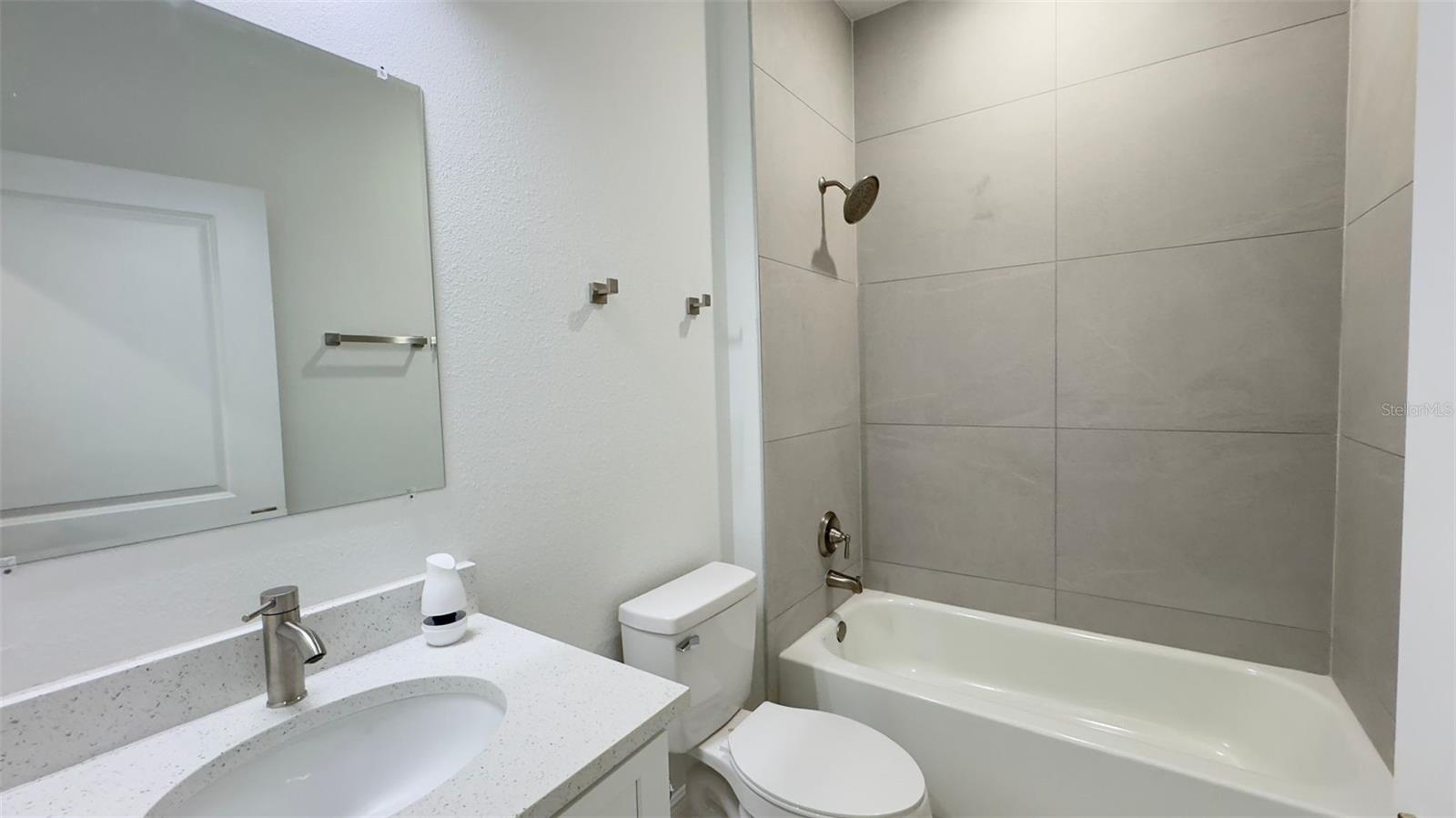 Listing photo id 9 for 5902 Darlington Drive
