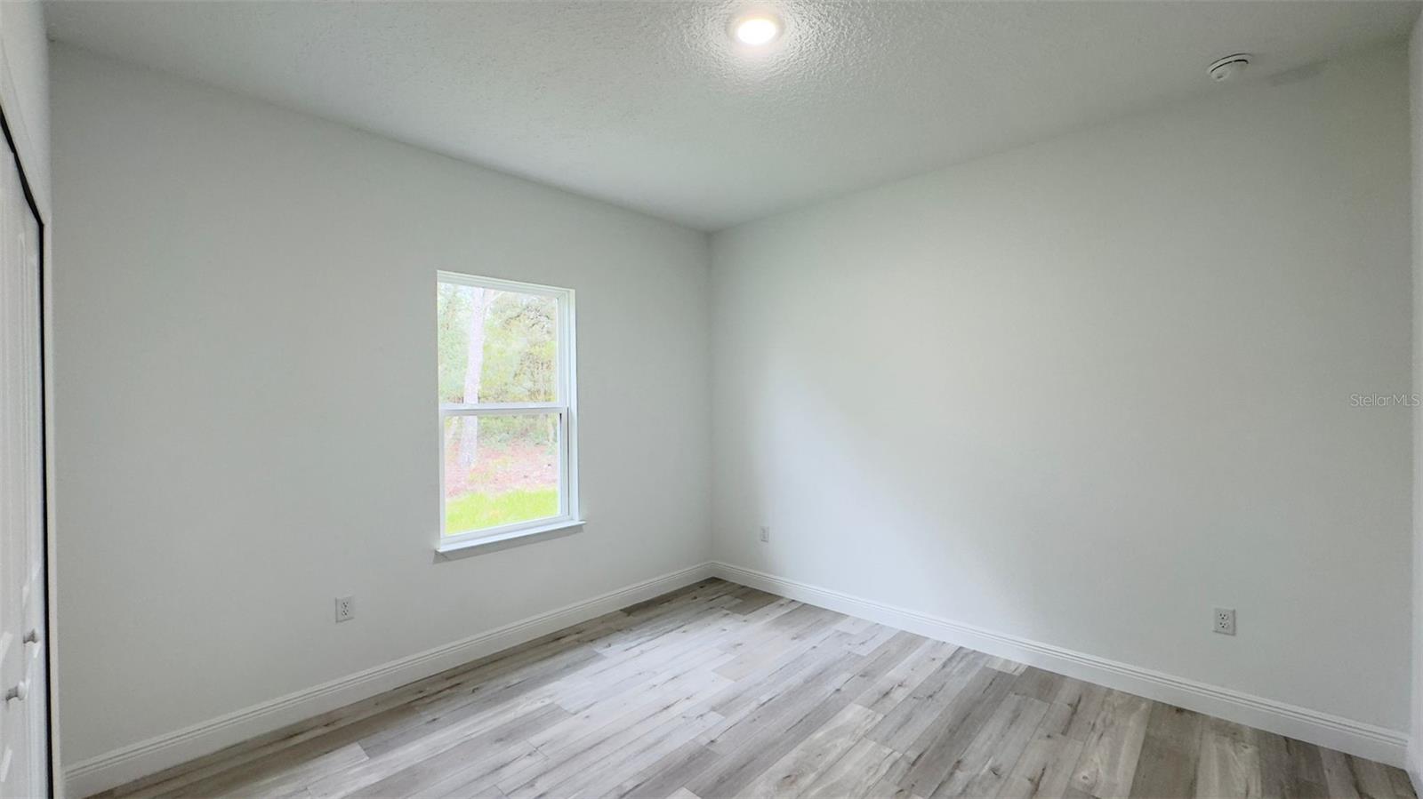 Listing photo id 10 for 5902 Darlington Drive