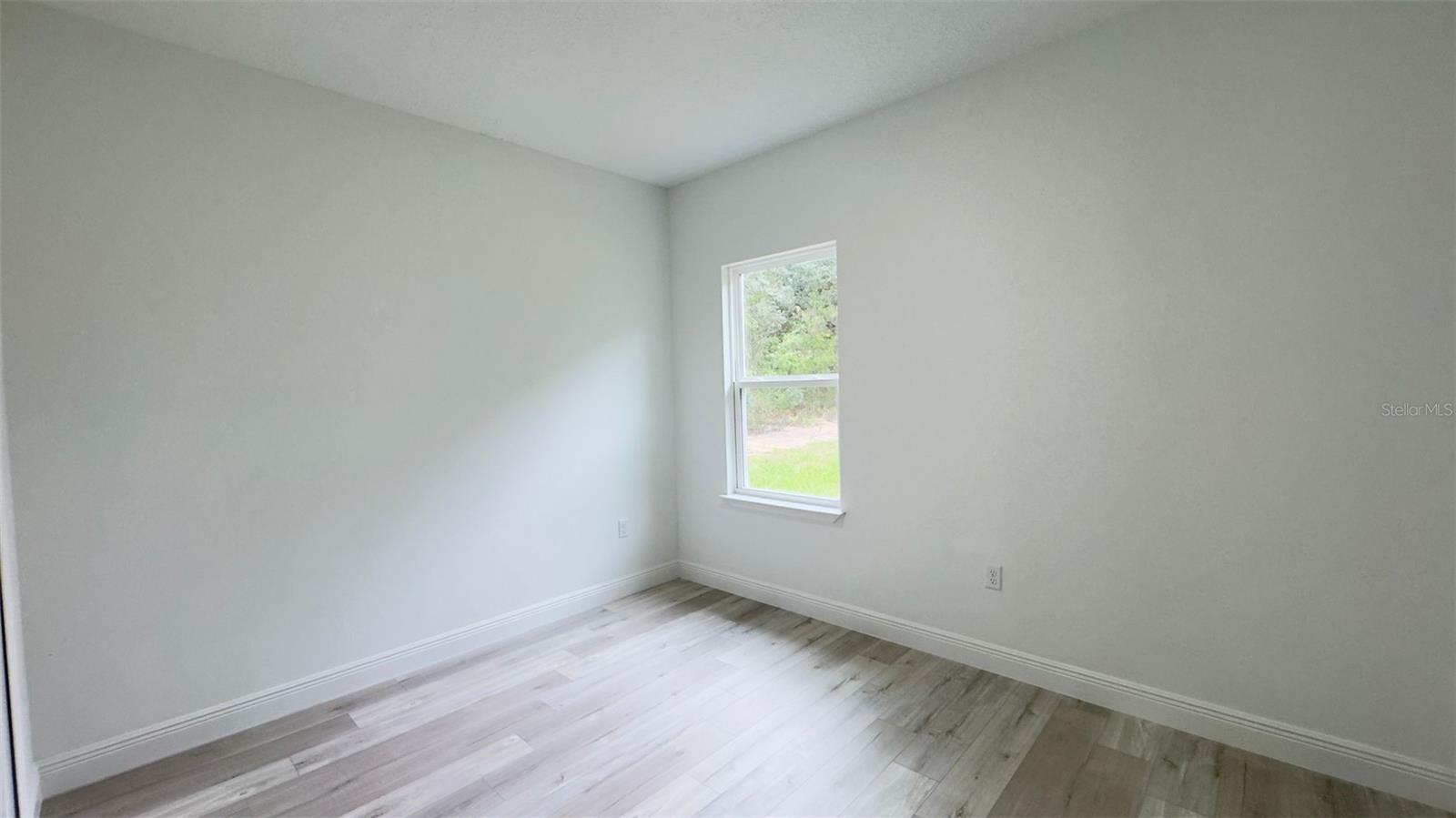 Listing photo id 12 for 5902 Darlington Drive