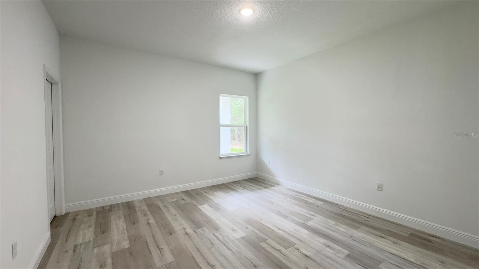 Listing photo id 14 for 5902 Darlington Drive