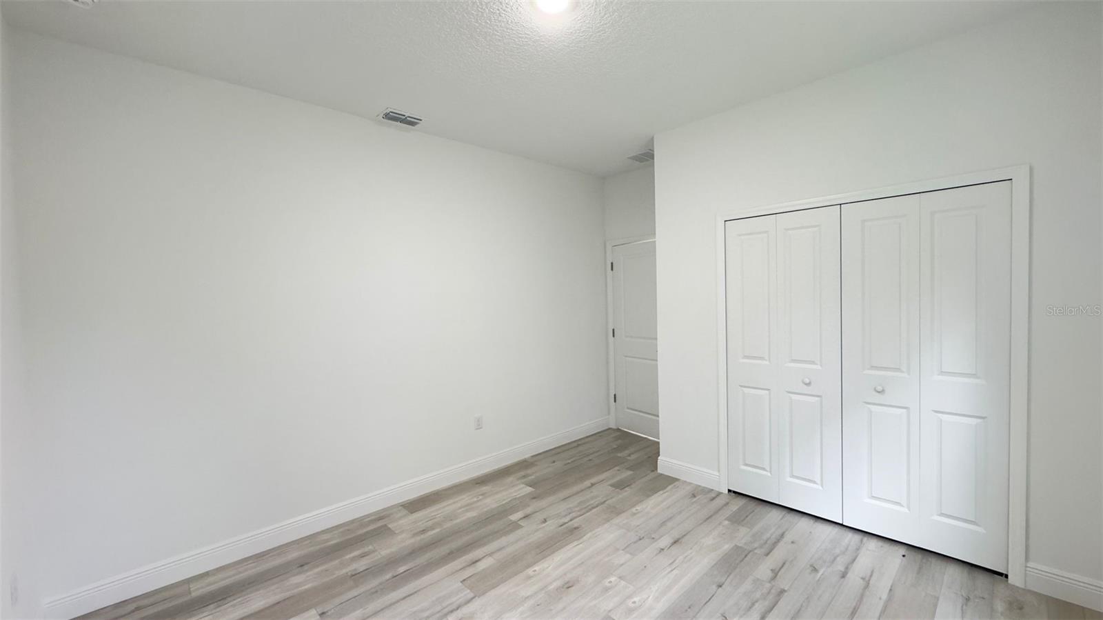 Listing photo id 23 for 5902 Darlington Drive
