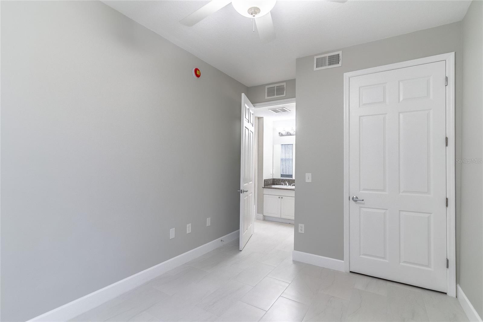 Image 29 of 39 For 2045 Grand Oak Drive