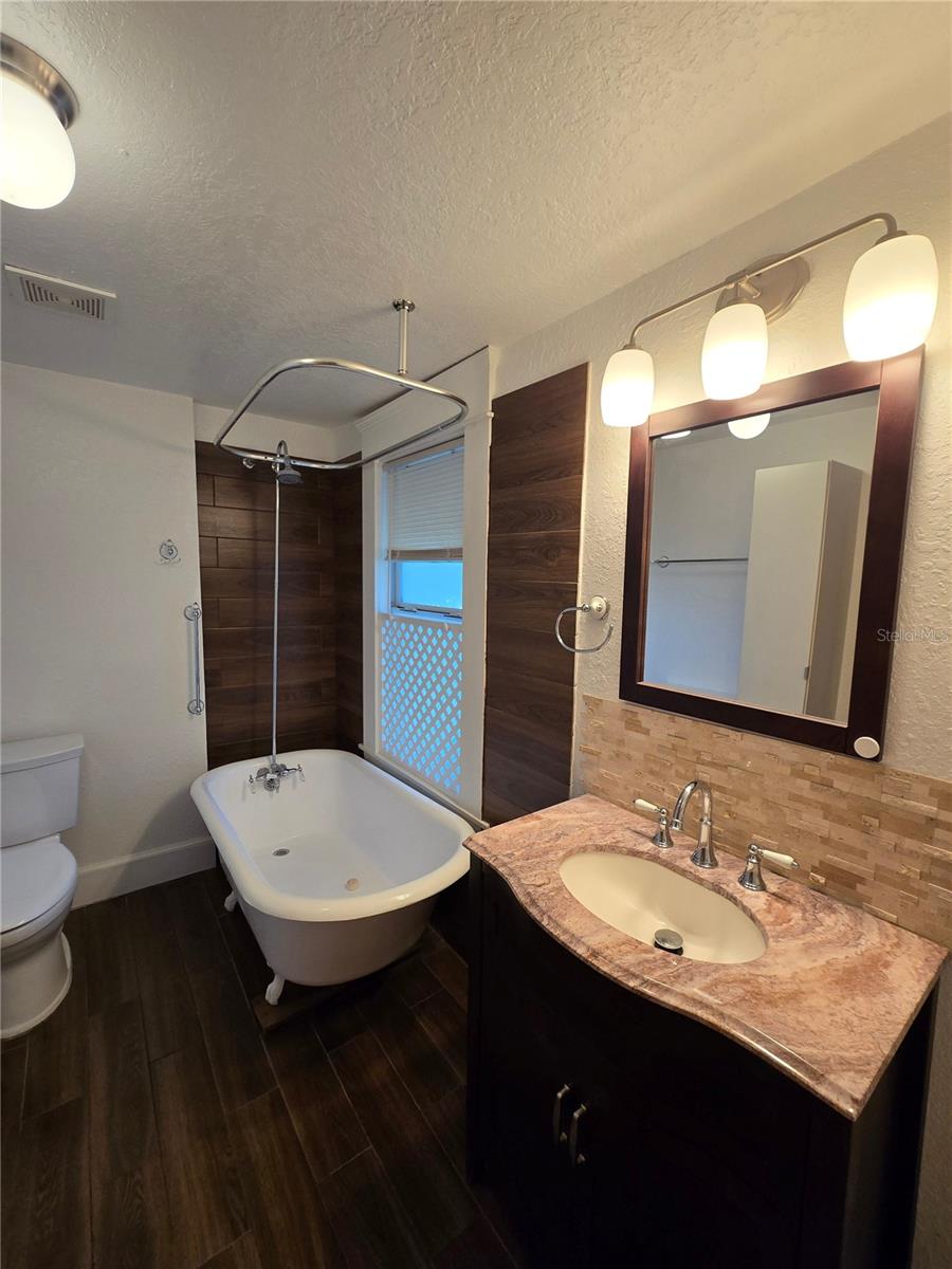 Image 17 of 25 For 713 Newport Avenue C
