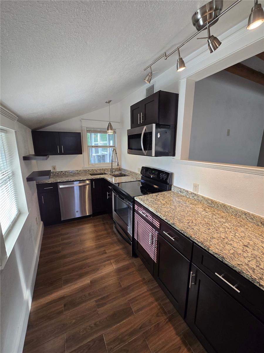 Image 8 of 25 For 713 Newport Avenue C