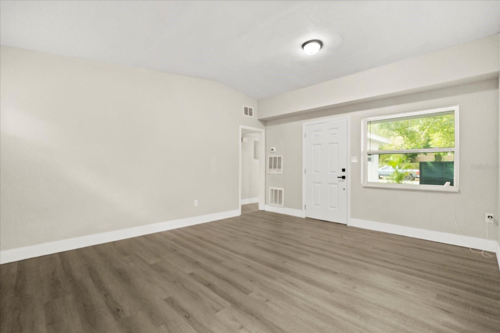 Image 6 of 27 For 6113 Hialeah Street