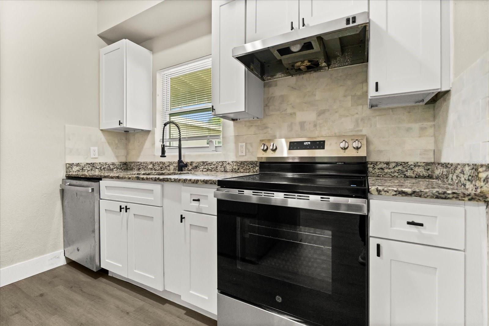 Image 7 of 27 For 6113 Hialeah Street