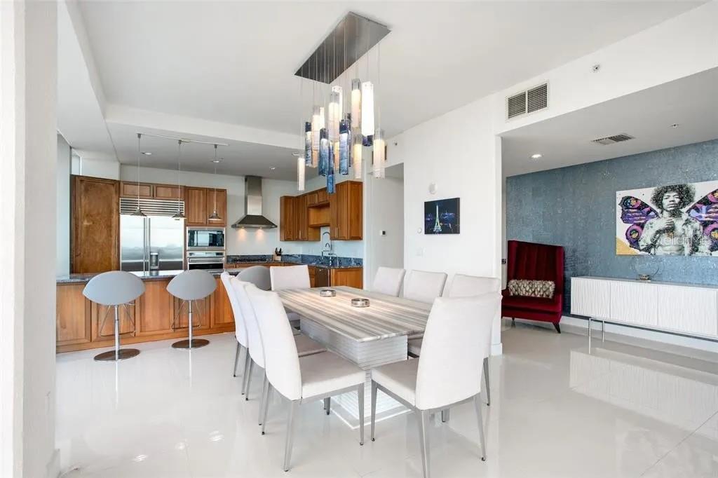 Image 12 of 27 For 150 Robinson Street 29b