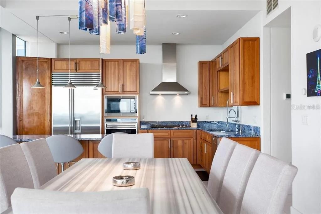 Image 13 of 27 For 150 Robinson Street 29b