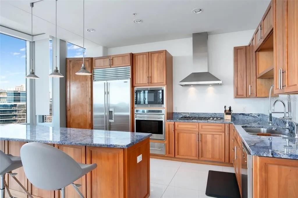 Image 14 of 27 For 150 Robinson Street 29b