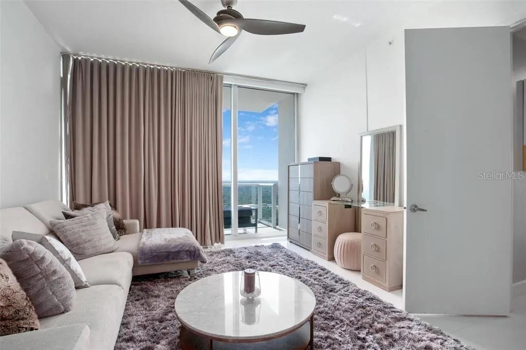 Image 16 of 27 For 150 Robinson Street 29b