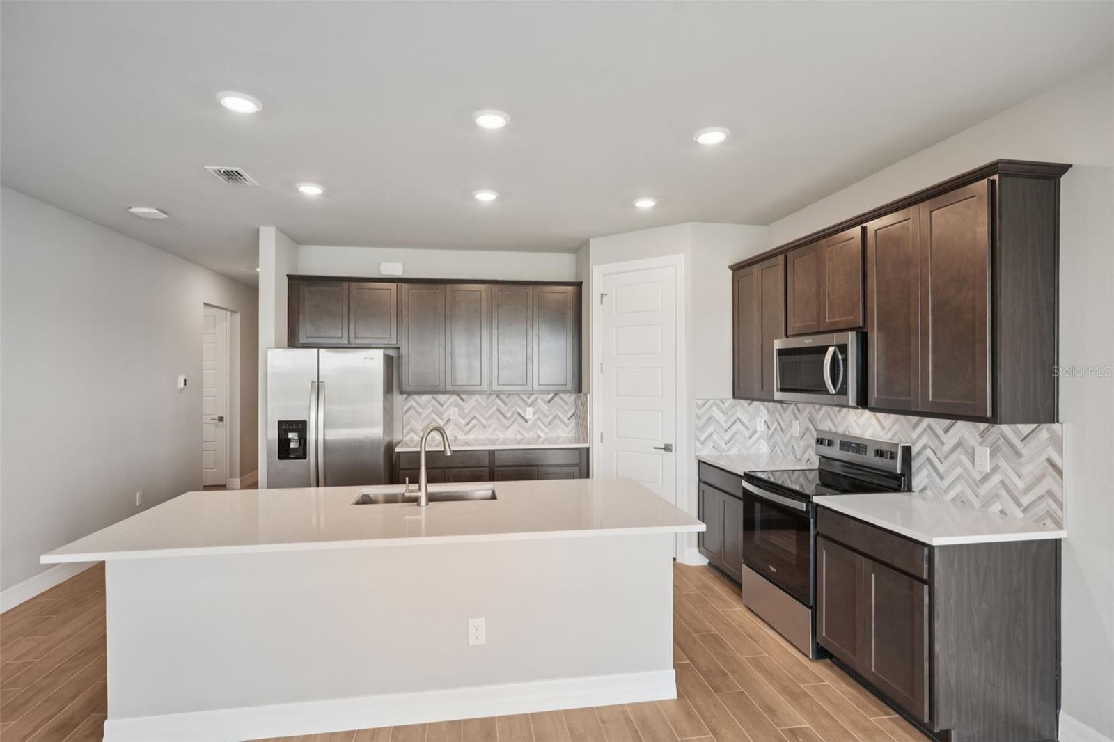 Image 10 of 42 For 44314 Frontier Drive