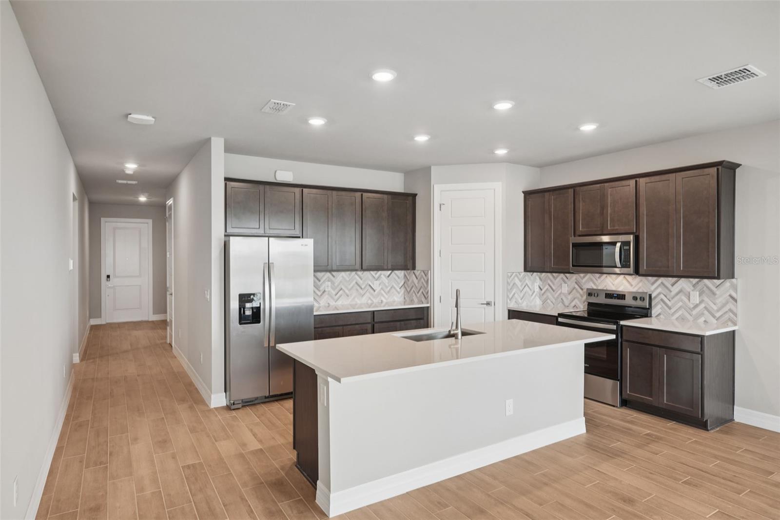 Image 11 of 42 For 44314 Frontier Drive