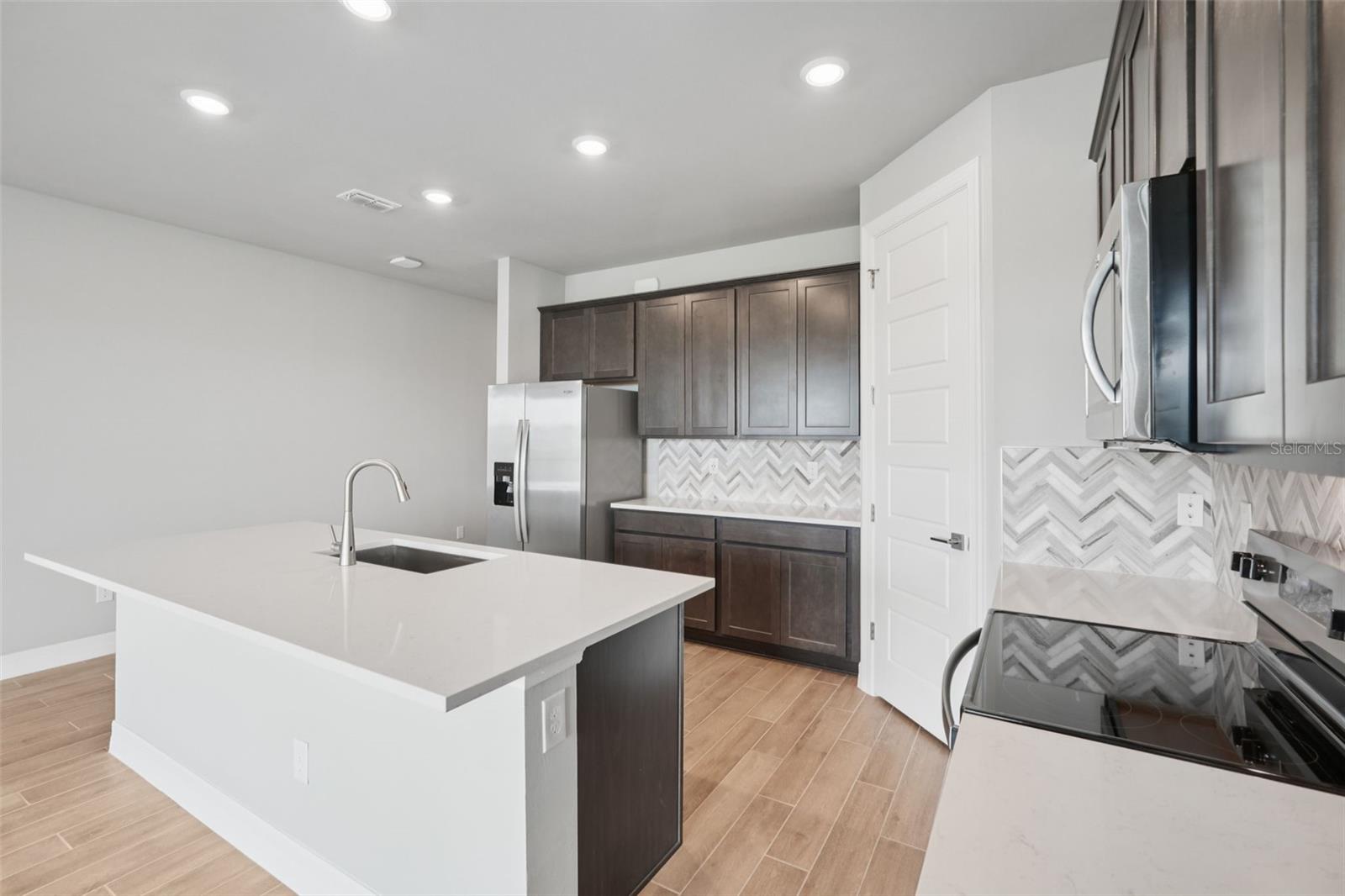 Image 12 of 42 For 44314 Frontier Drive