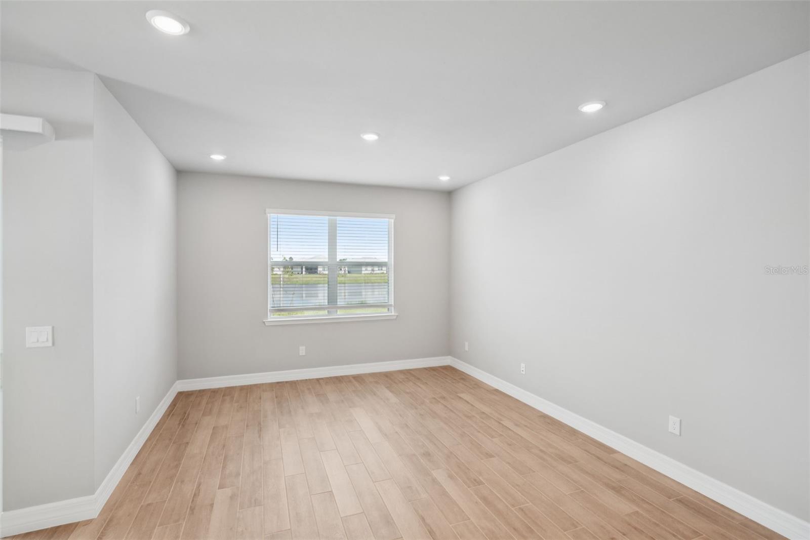 Image 6 of 42 For 44314 Frontier Drive