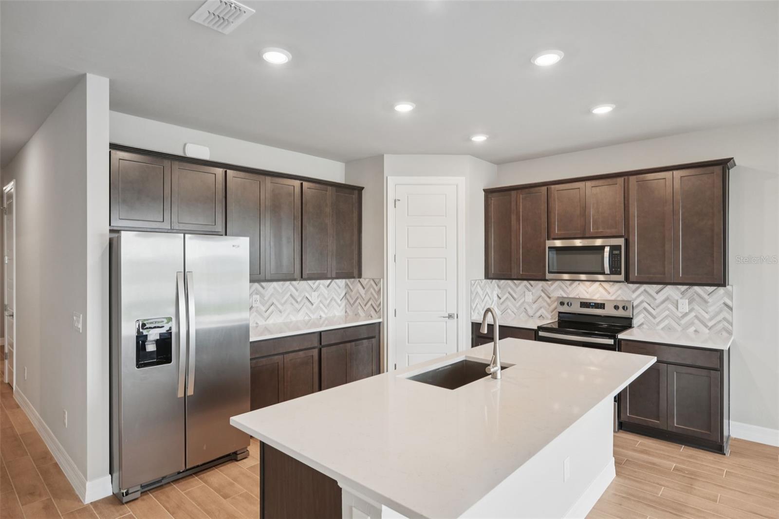 Image 9 of 42 For 44314 Frontier Drive