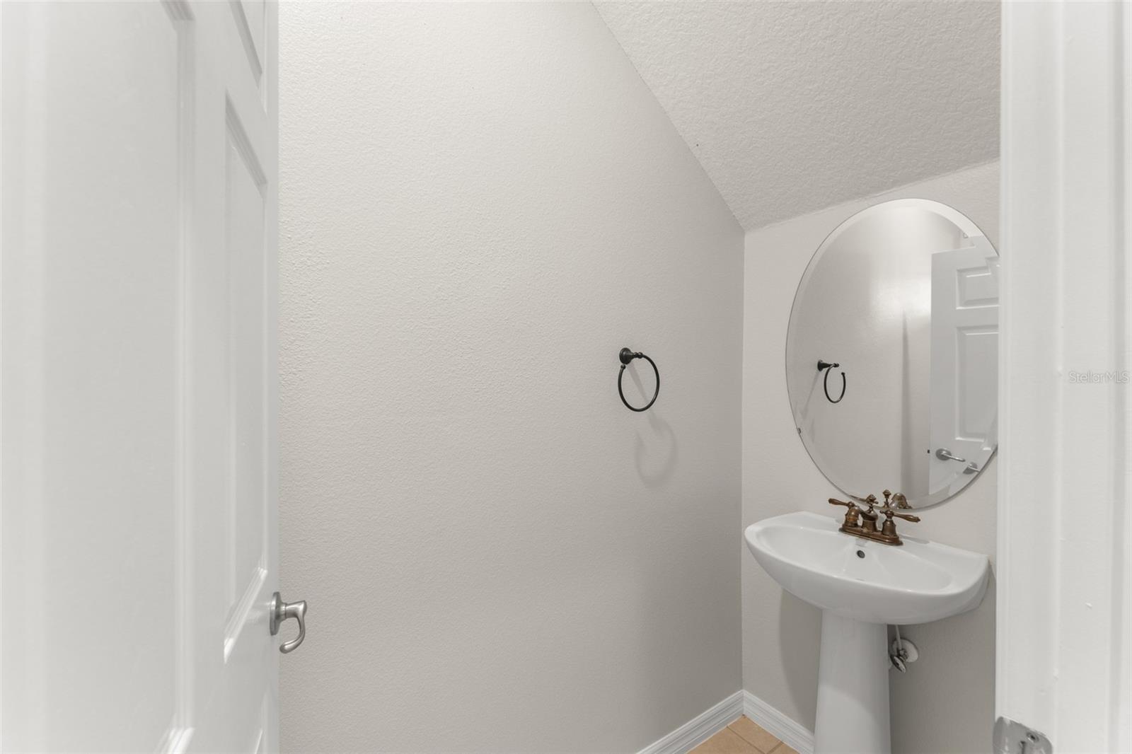 Image 6 of 41 For 9434 Tawnyberry Street