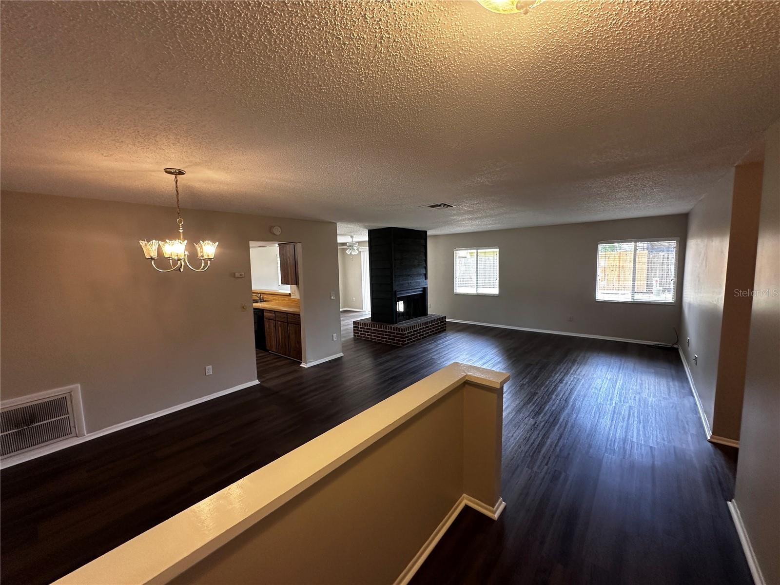 Image 2 of 19 For 321 Redwing Way