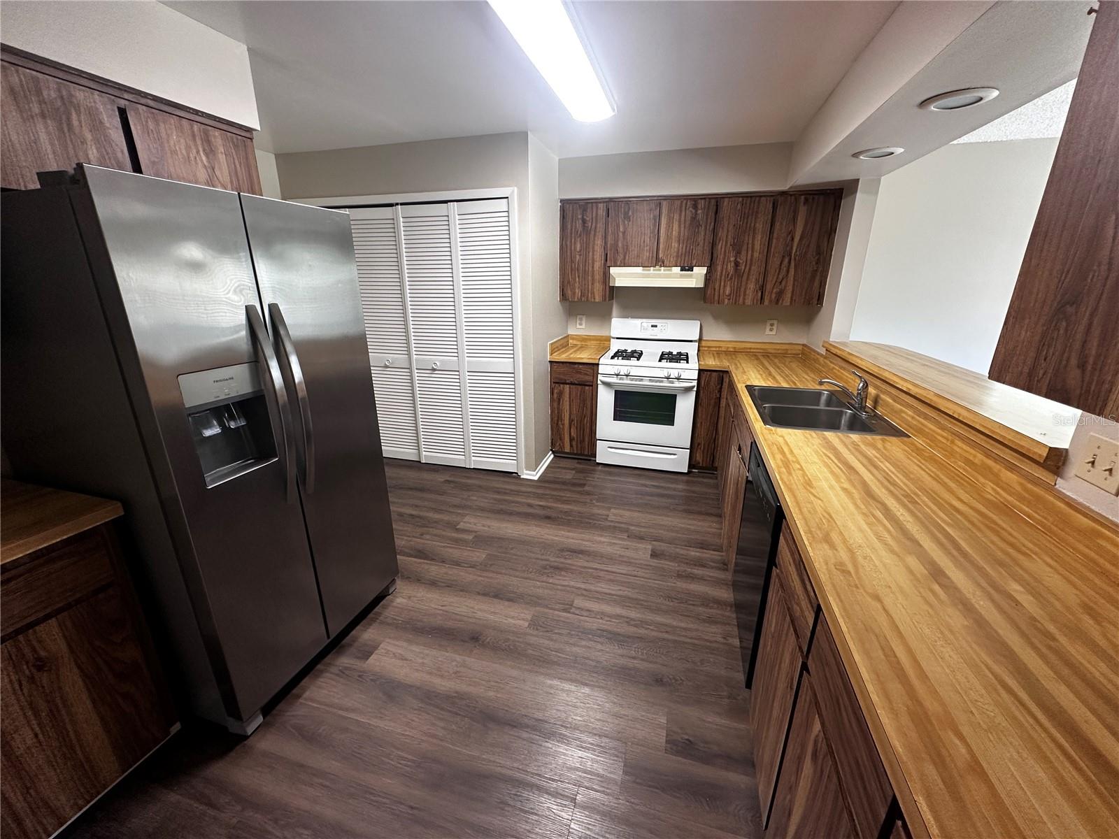 Image 6 of 19 For 321 Redwing Way