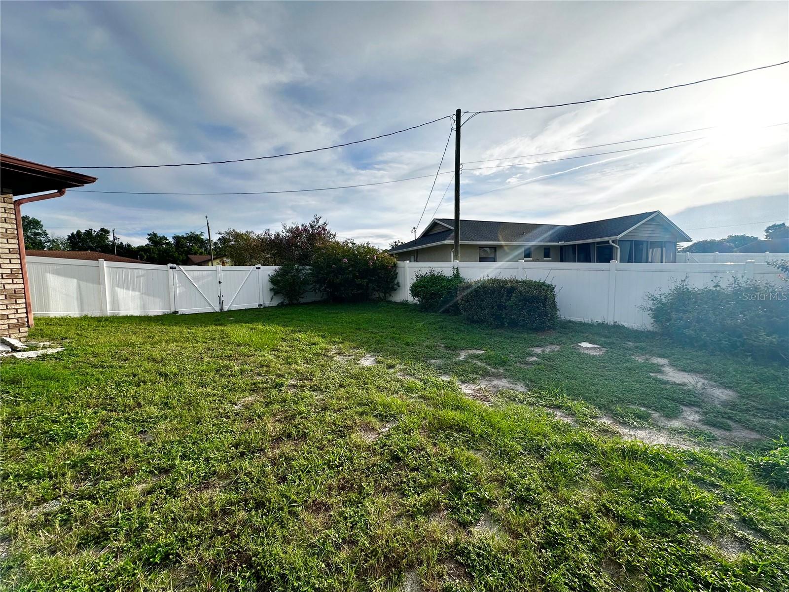 Image 21 of 26 For 947 Atmore Circle