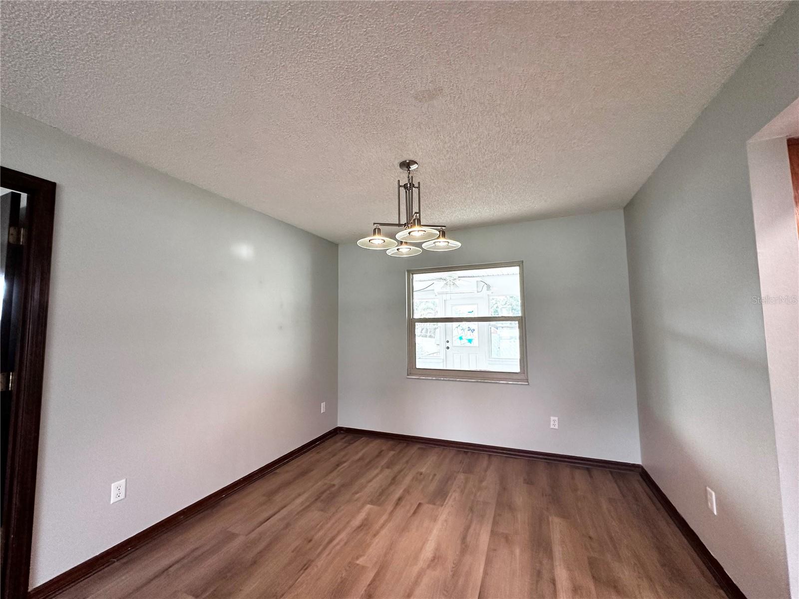 Image 7 of 26 For 947 Atmore Circle