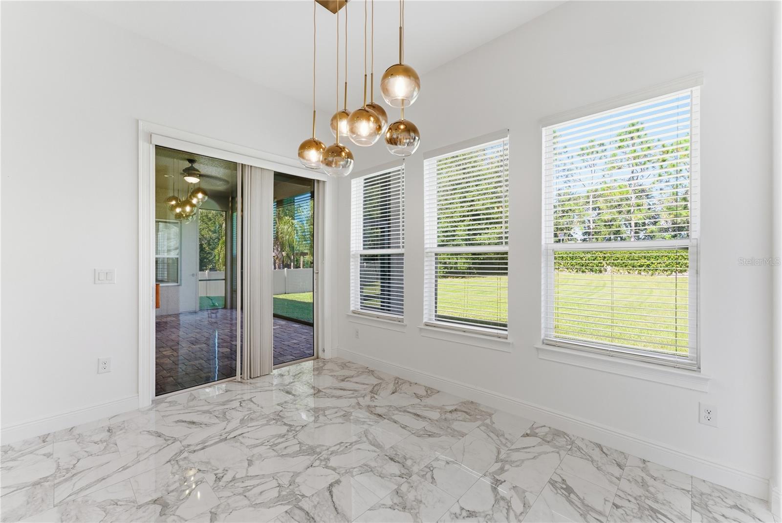 Listing photo id 12 for 1514 Arden Oaks Drive