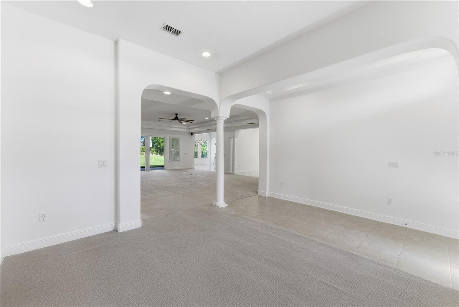 Listing photo id 2 for 1514 Arden Oaks Drive