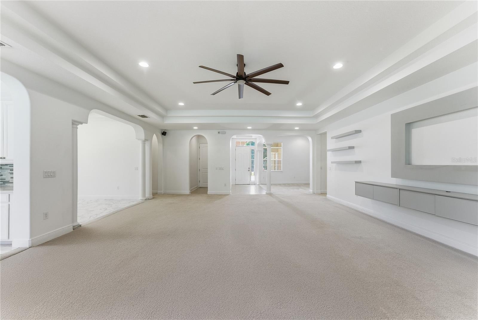 Listing photo id 3 for 1514 Arden Oaks Drive