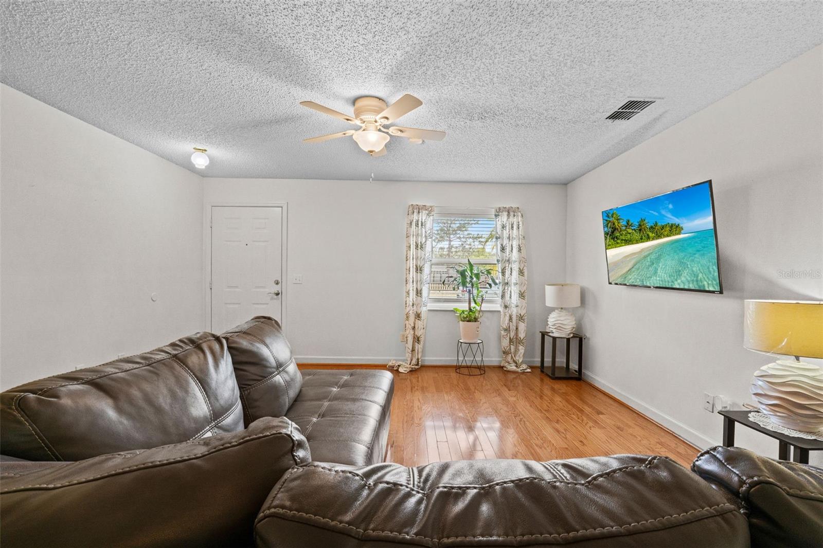 Image 4 of 30 For 8975 Cypresswood Drive