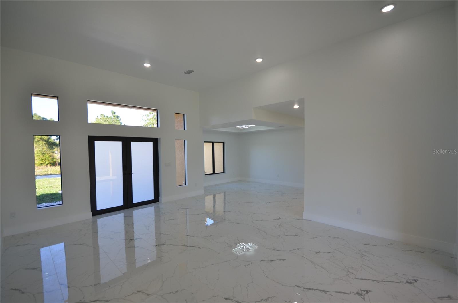 Image 16 of 49 For 1242 Hathor Street E