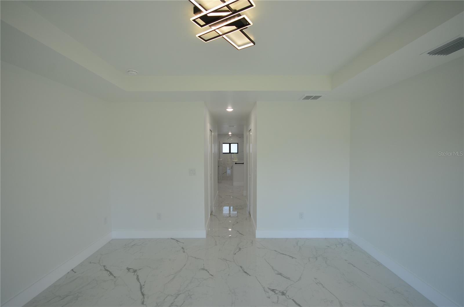 Image 35 of 49 For 1242 Hathor Street E