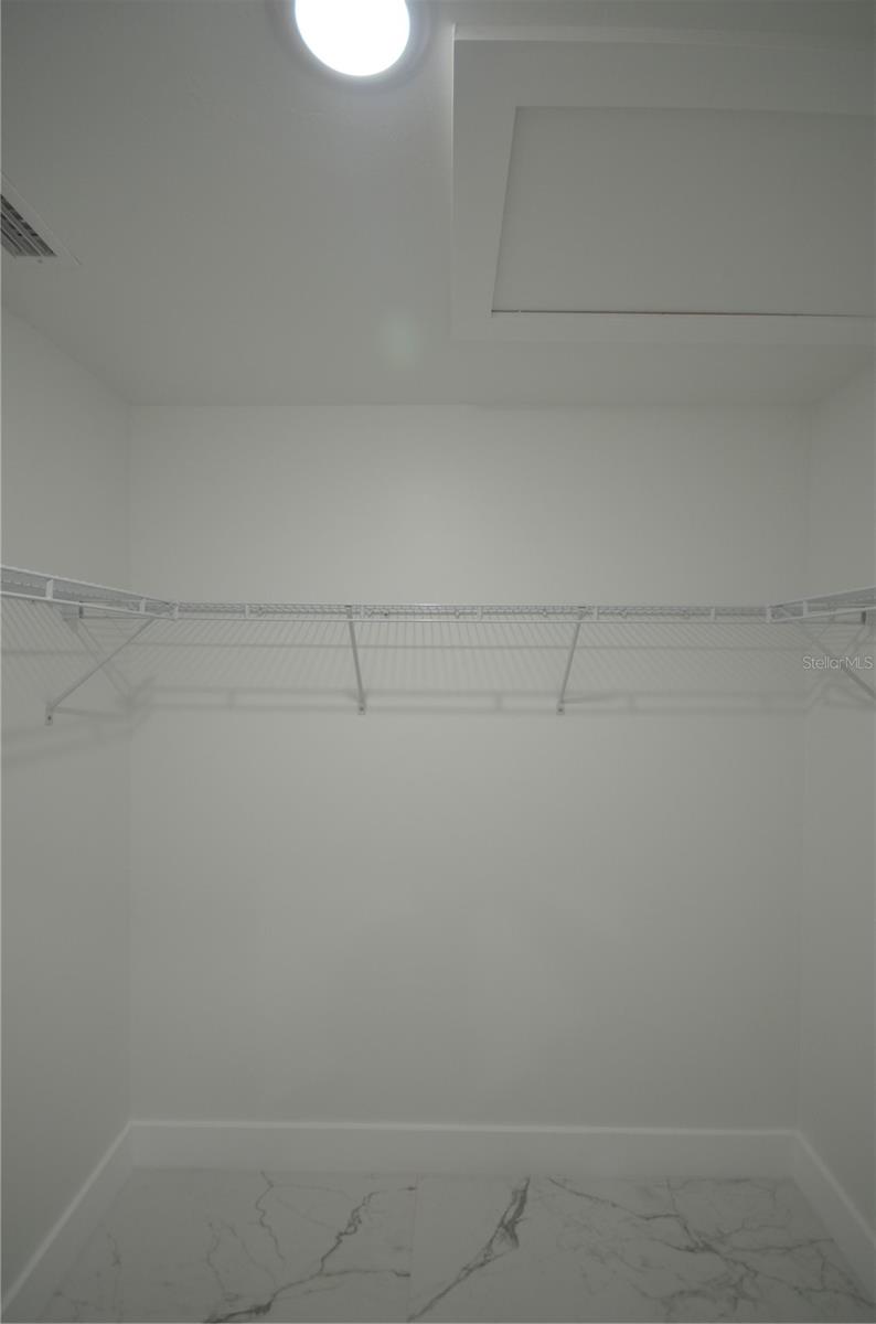 Image 37 of 49 For 1242 Hathor Street E