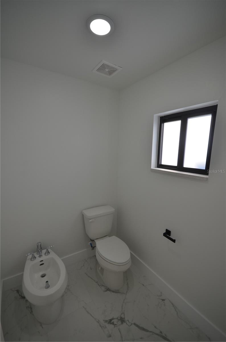 Image 43 of 49 For 1242 Hathor Street E