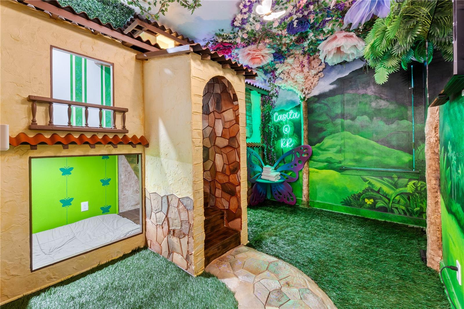 Image 44 of 65 For 977 Desert Mountain Court