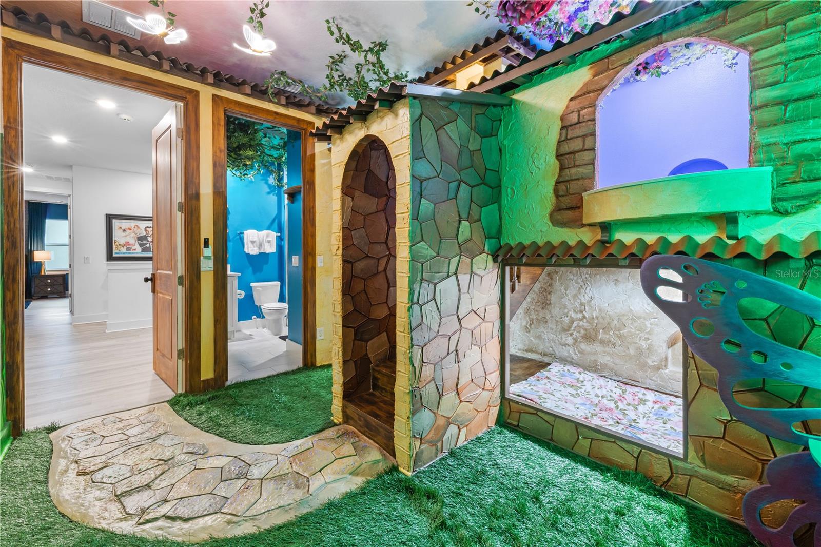 Image 45 of 65 For 977 Desert Mountain Court