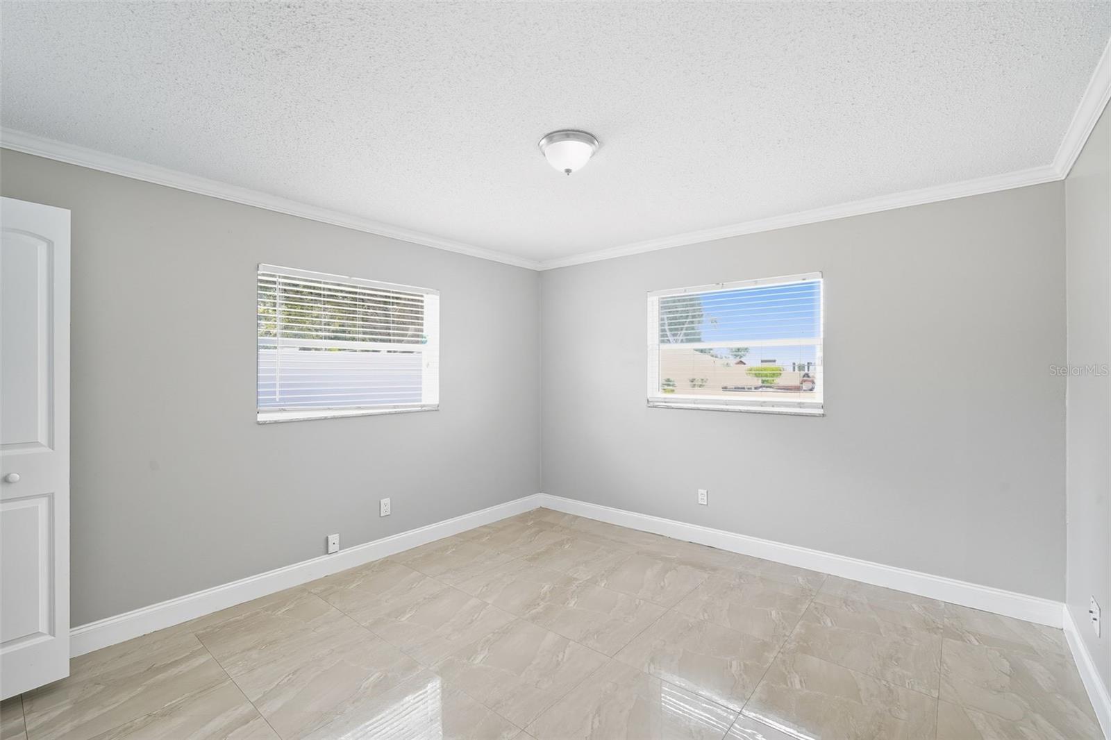 Image 10 of 33 For 3713 37th Street N