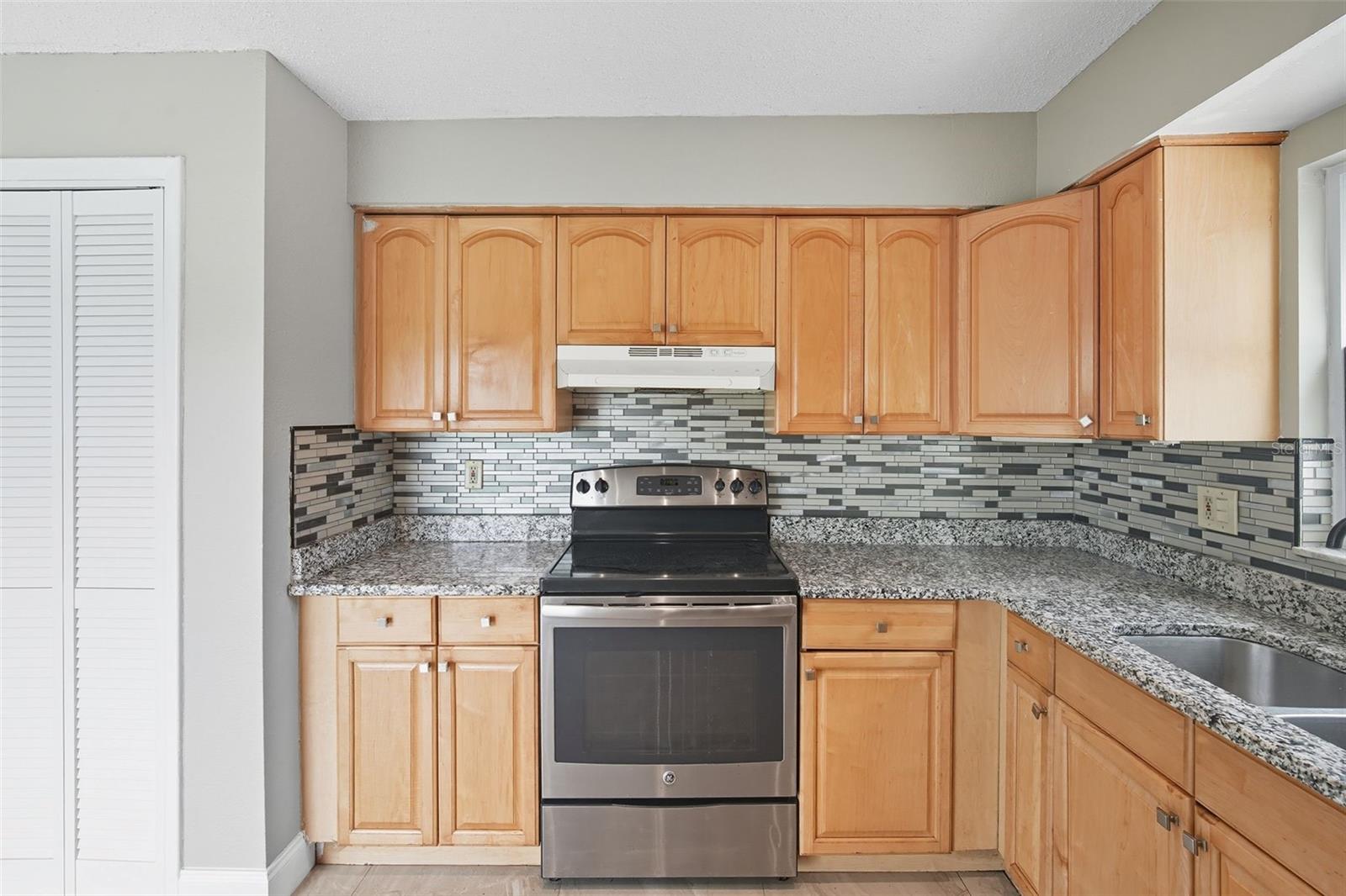 Image 16 of 33 For 3713 37th Street N