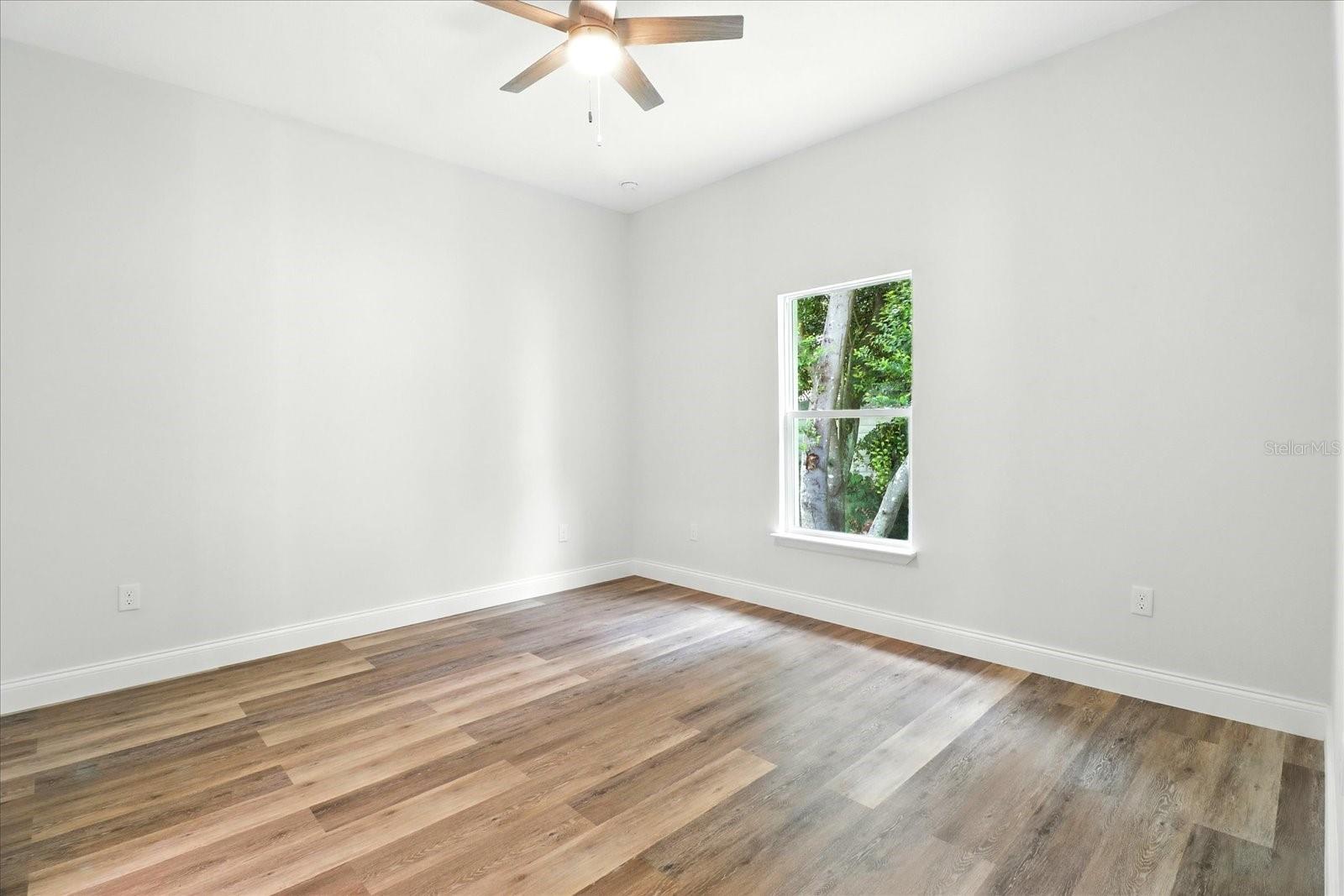 Listing photo id 27 for 2225 Howard Place