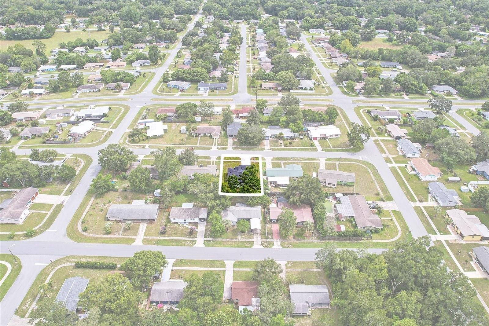 Listing photo id 4 for 2225 Howard Place