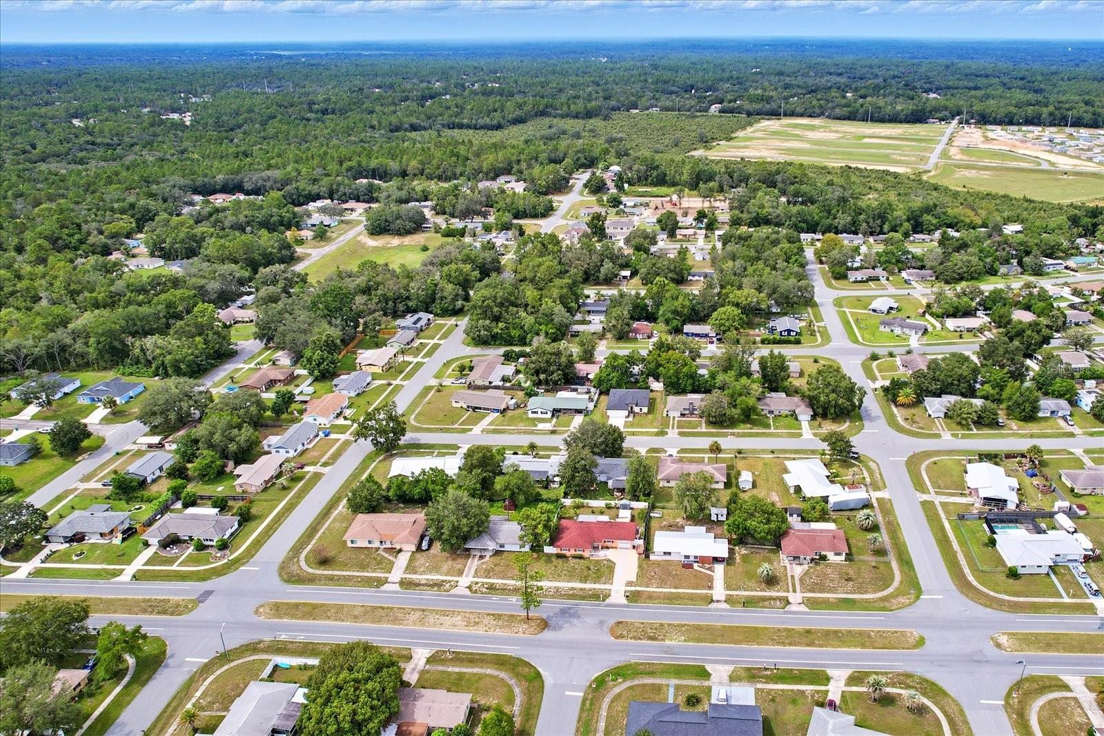 Listing photo id 5 for 2225 Howard Place