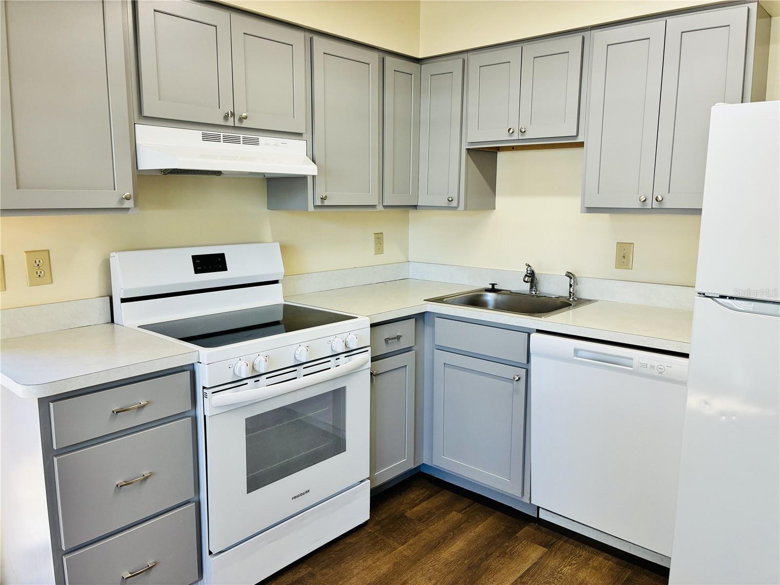 Image 4 of 11 For 1018 60th Terrace A