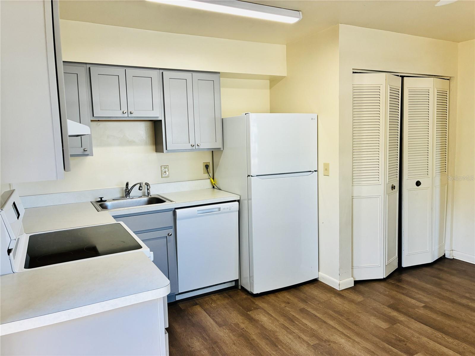 Image 6 of 11 For 1018 60th Terrace A